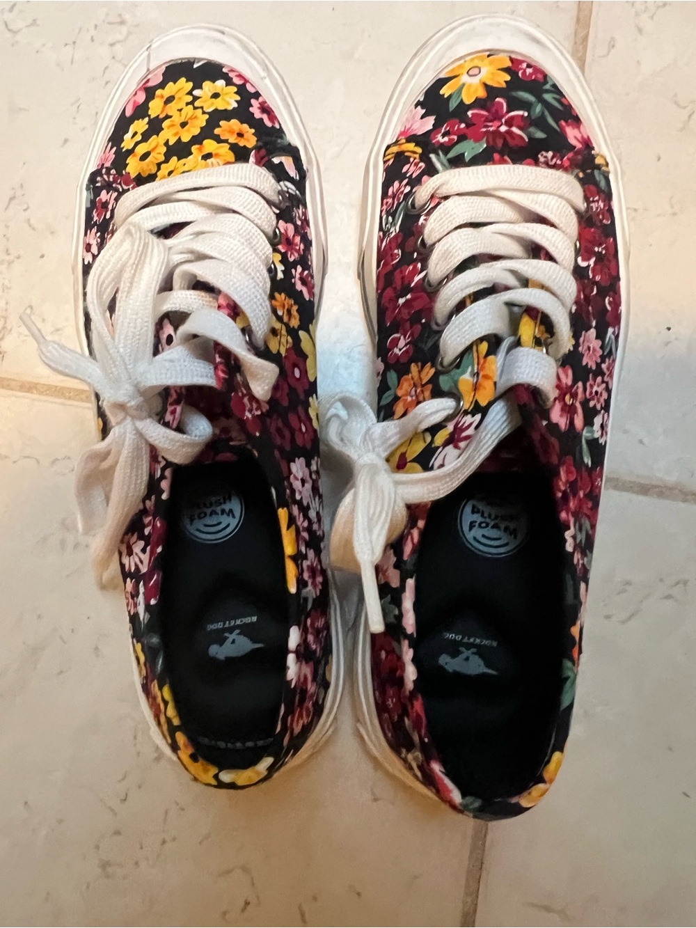 Rocket Dog Sneakers-Multi-Colored Flowers and White Laces Size: Women 9.5 EUC